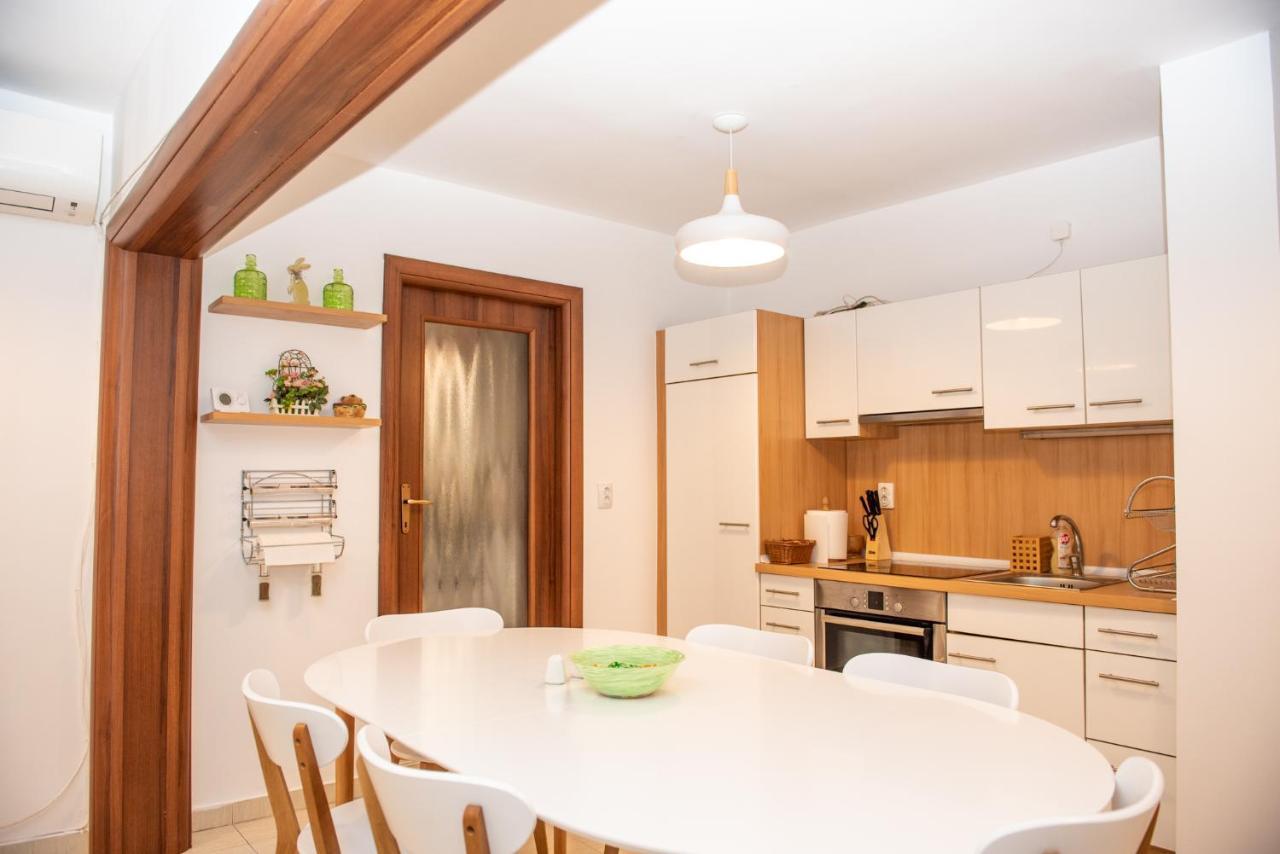 Classic Apartment Near The City Center Клуж-Напока Екстер'єр фото